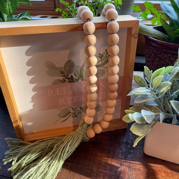 Home decor bundle wall art faux succulent wooden beads. Hobby lobby Silk craft - Picture 4 of 4